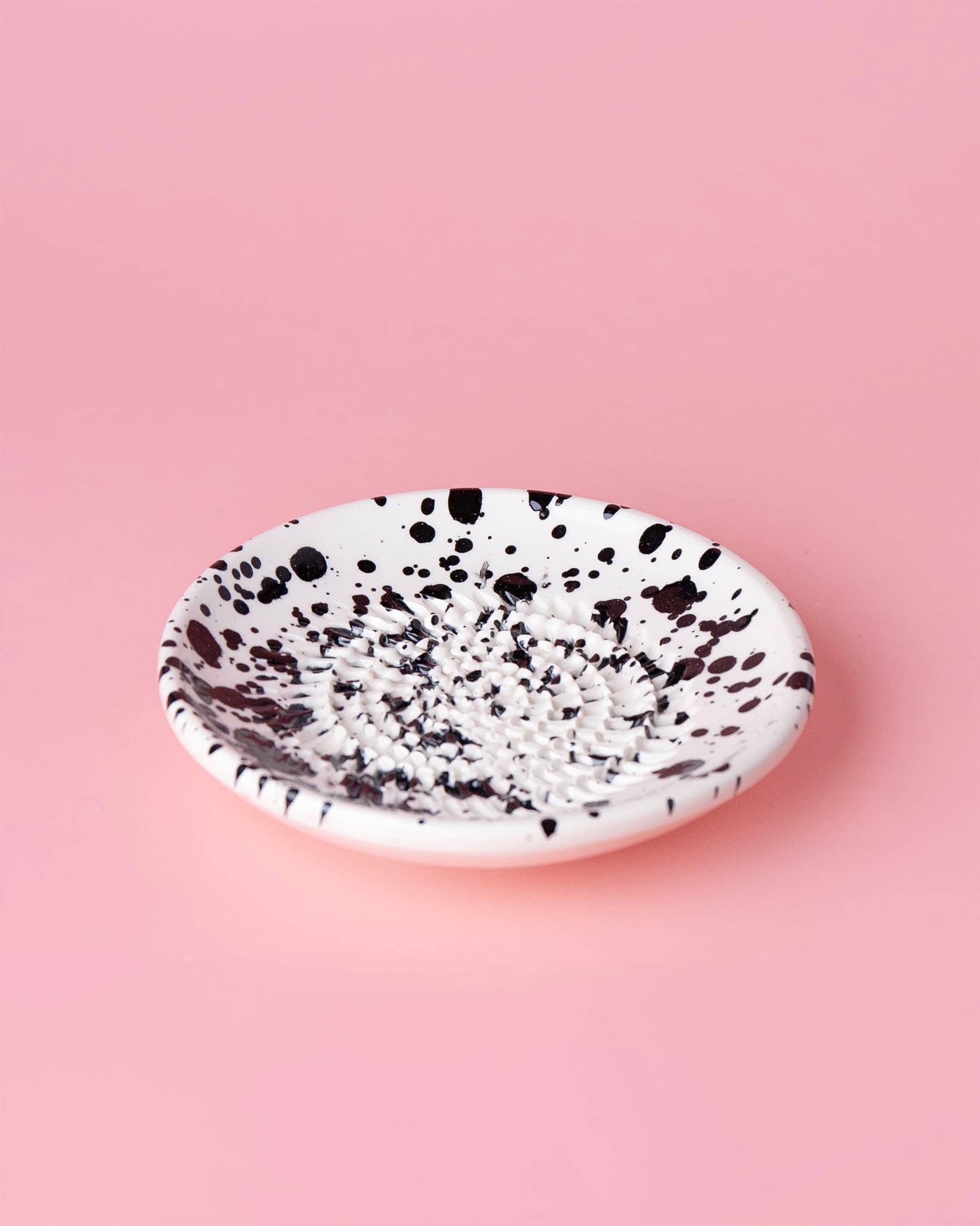Alfar Tierra Cocida – صحن مبشرة ثوم خزفي، صغير أسود وأبيض (Galaxy) | Cofá